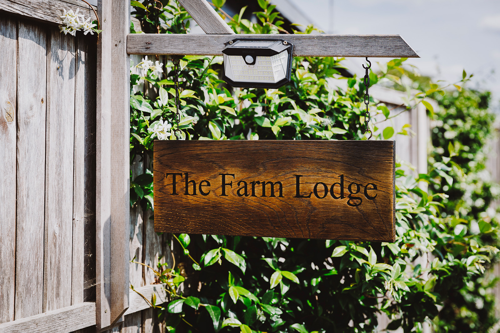 The Farm Lodge - Signage