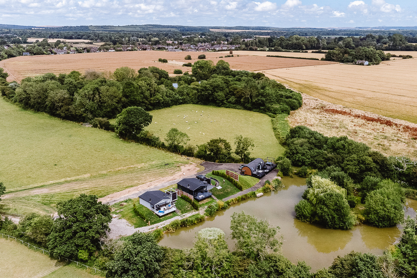 Nestled by the Lake Holiday Accommodation in West Sussex